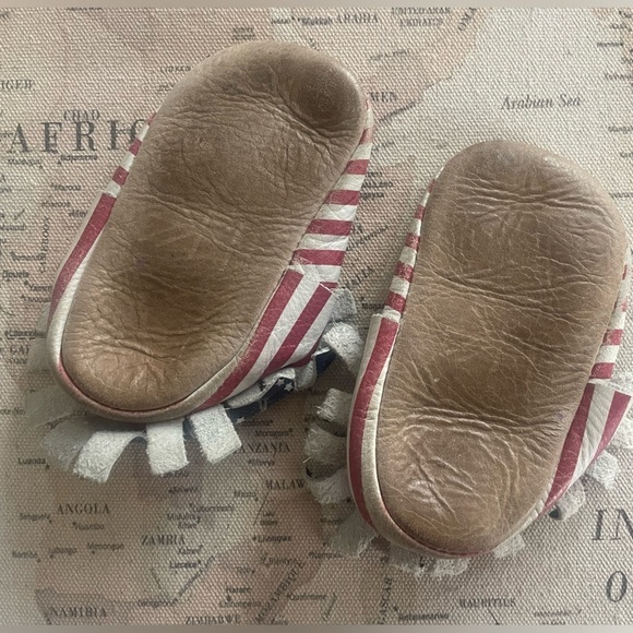 Freshly Picked Stars and Stripes Moccasins Size 4 - Picture 5 of 7